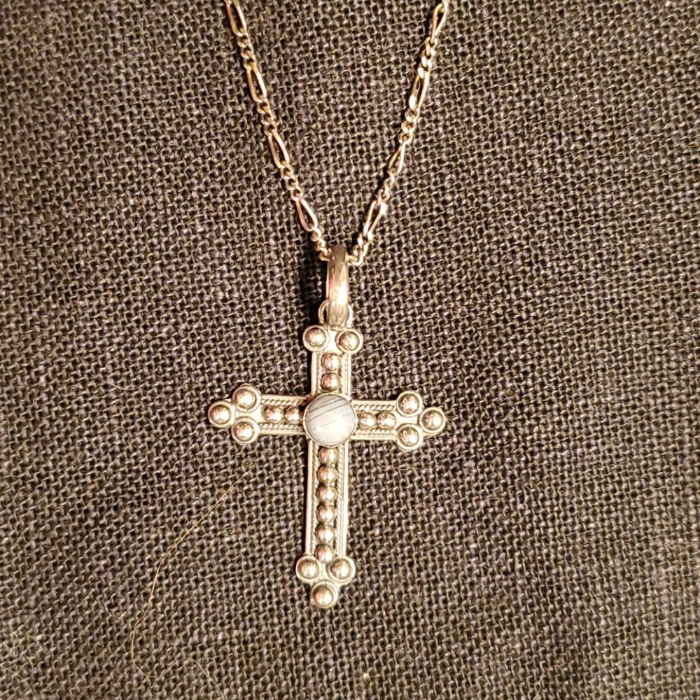Beautiful sterling silver cross necklace